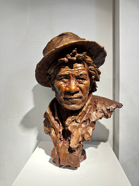 Handcrafted custom bronze statues, high fidelity portrait artwork from studio customization